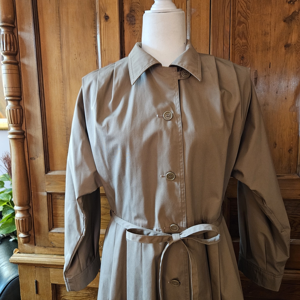Vintage Carol Cohen Braefair Classic Tan Belted Flare Trench Coat With Collar. - Picture 4 of 8